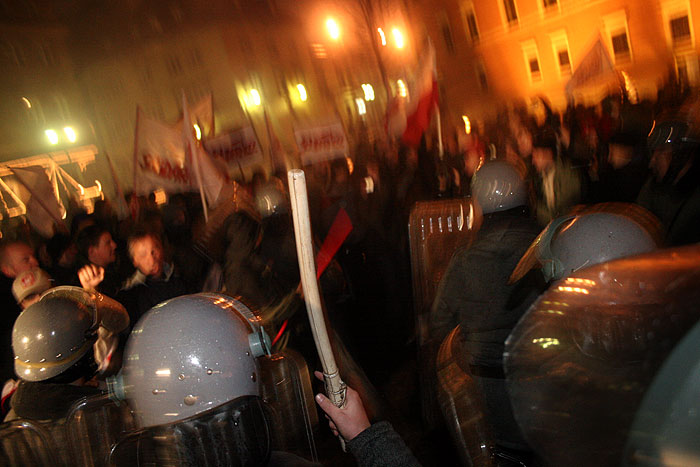 Starcia ZOMO z Opozycją na pl. Zamkowym